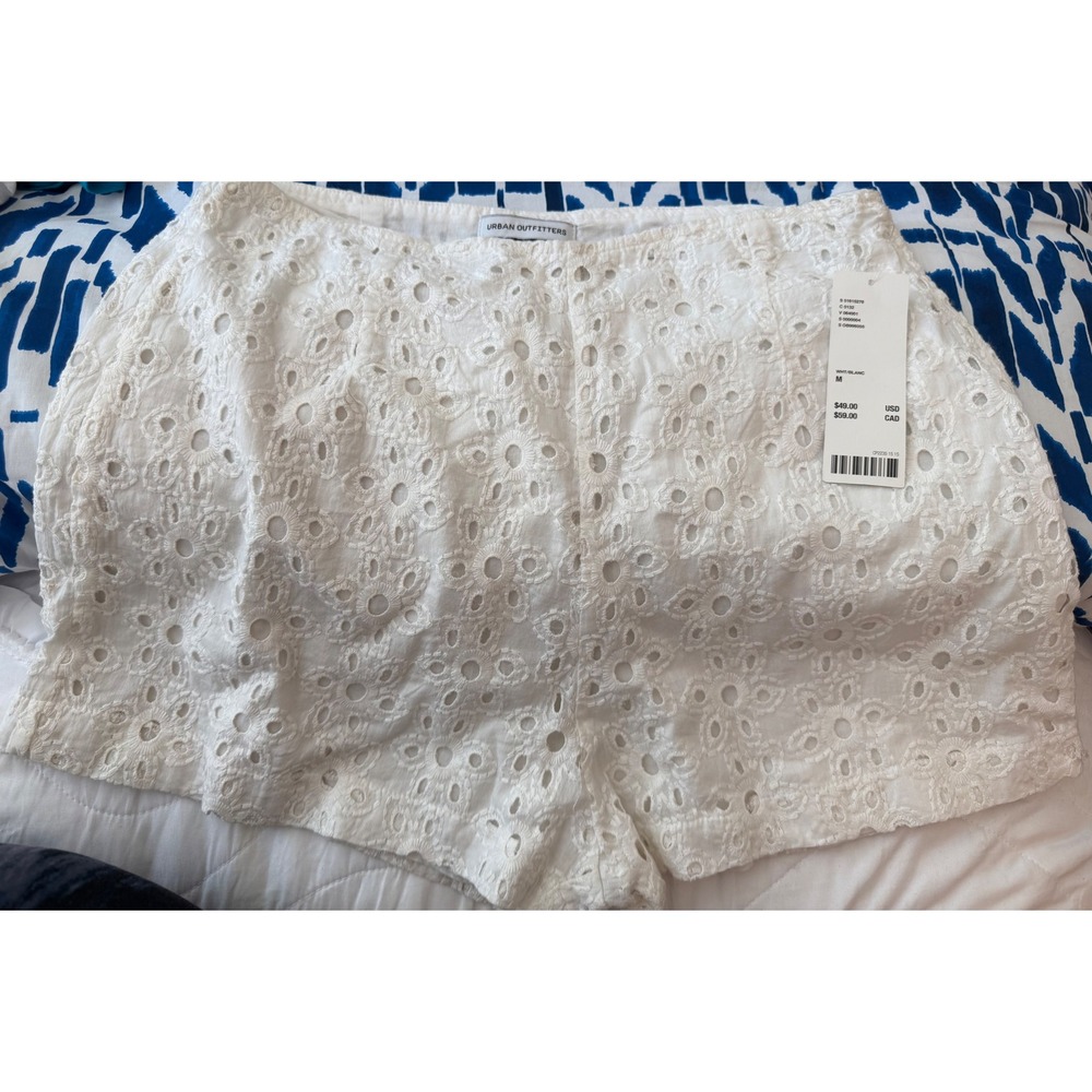 Urban Outfitters White Eyelet Cotton‎ Shorts Floral Boho Summer  Medium